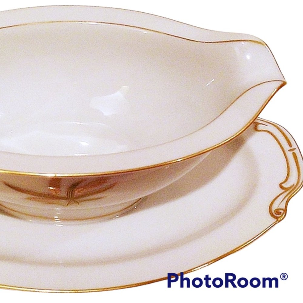 Fukagama Arita Hand Painted Gravy Boat with attached Plate, Vintage Gravy Boat - Picture 6 of 11